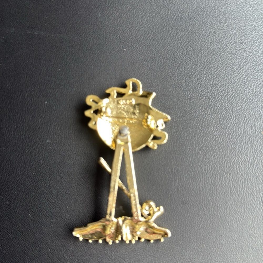 AJC Signed Articulating Gold Tone Vintage Lady Golfer Brooch. - Picture 3 of 7